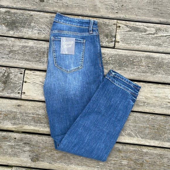 Studio Blue Denim - NWT Studio Blue Distressed Jeans